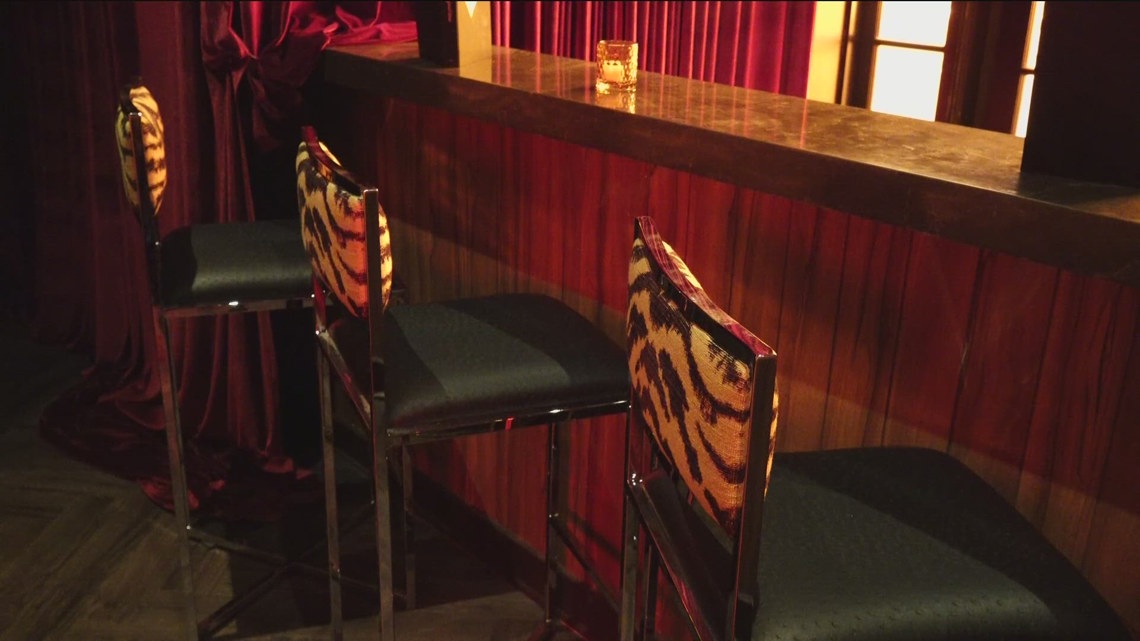 Padres open new  Diamond Room  with 1970s flair in historic warehouse