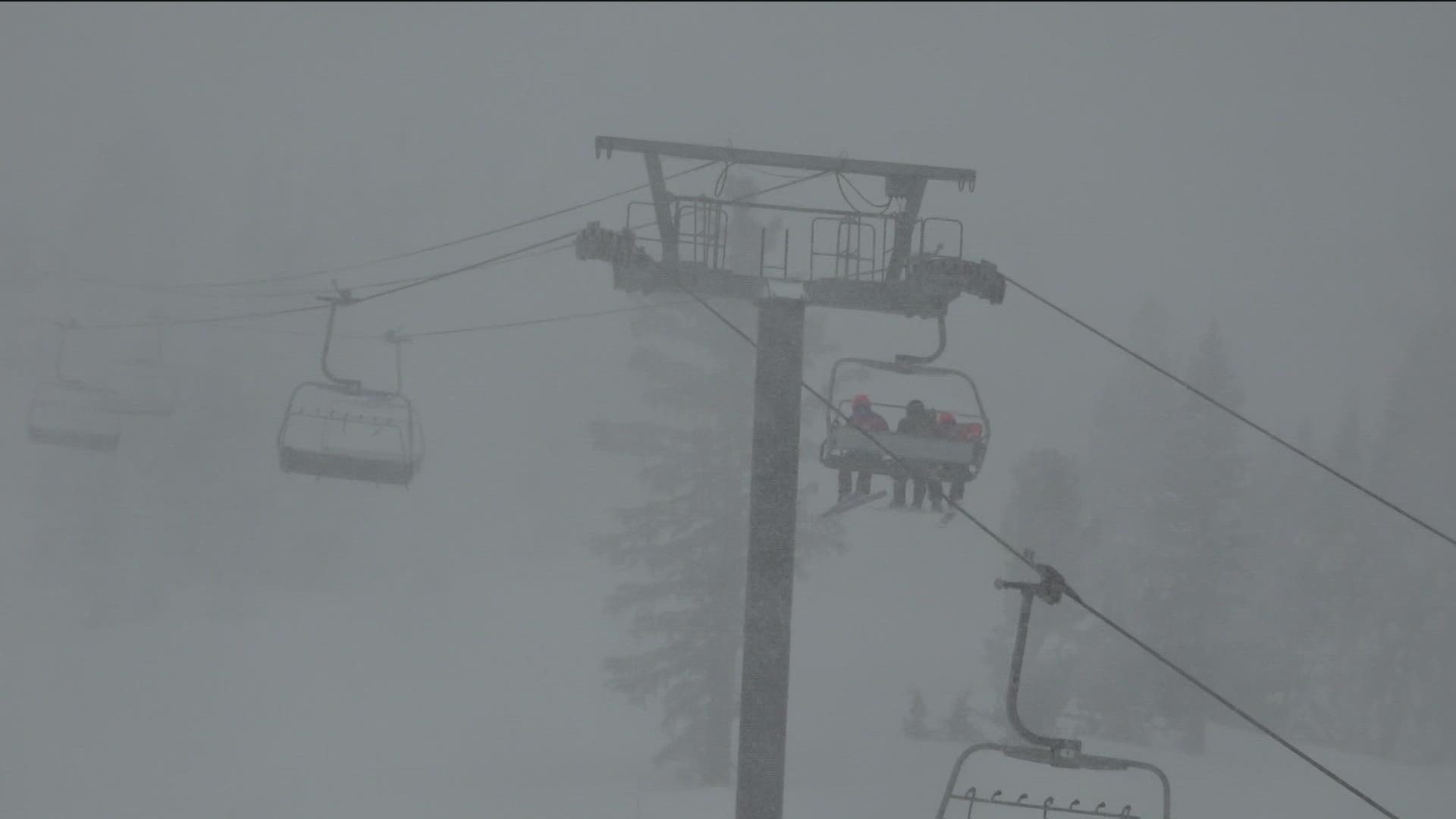 New storm drops major snow on Northern Californian ski slopes.
