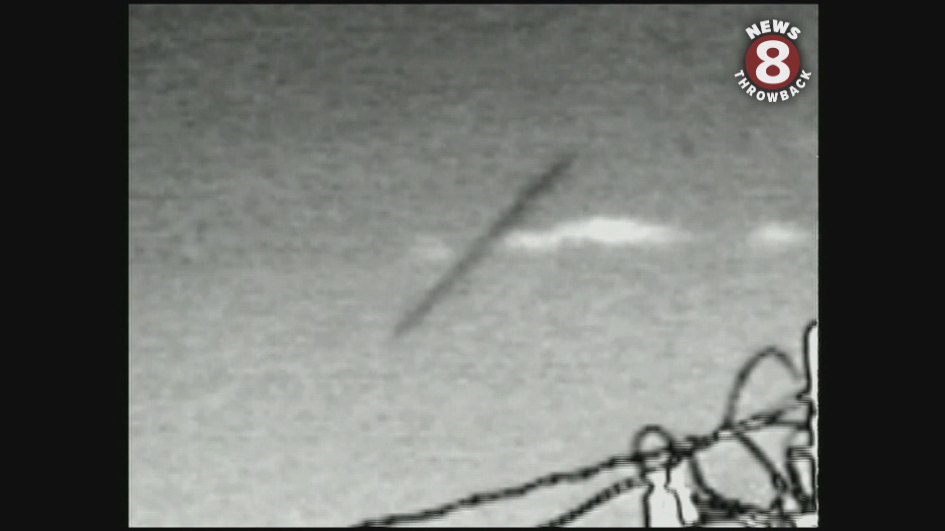 Alien Rods Optical phenomenon 'rods' caught on camera | CBS 8 2000 special | cbs8.com