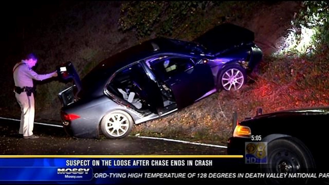 Suspect on the loose after chase ends in crash | cbs8.com