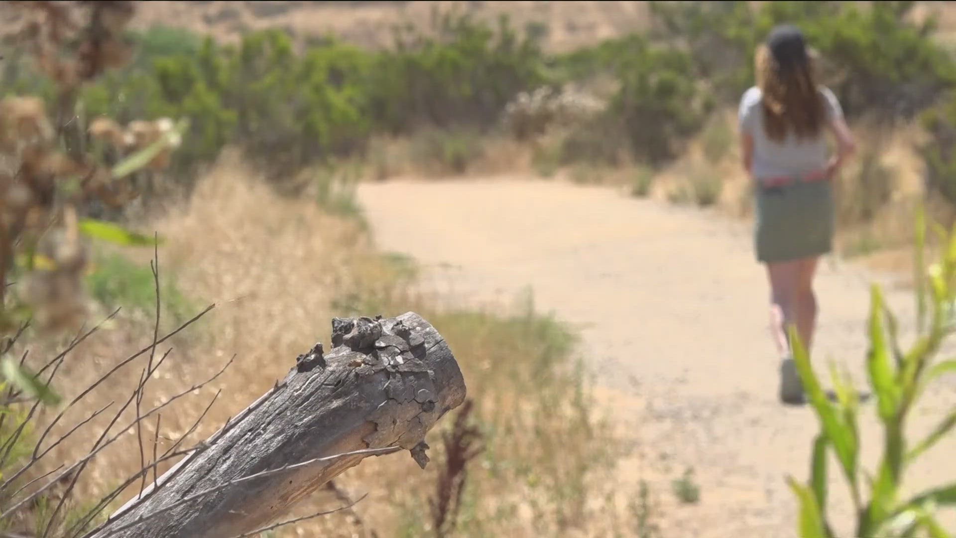 The victim and his friends helped dehydrated hikers right before he collapsed.