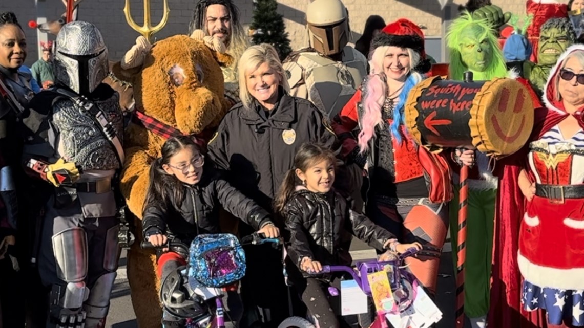Chula Vista Police Department's 18th annual toy giveaway draws more than 500 families - Vimarsana News