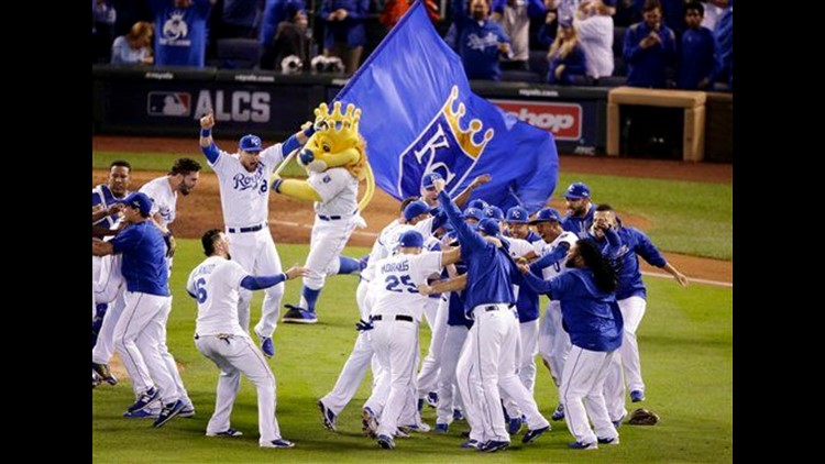 Royals beat Blue Jays to return to World Series
