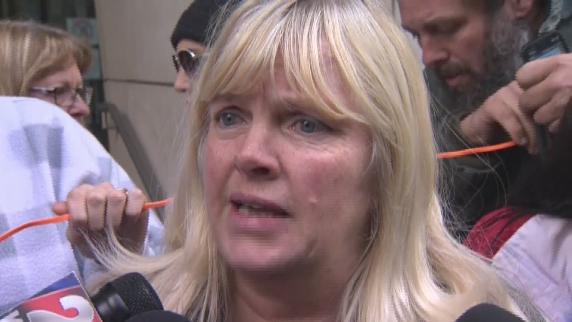 Shawna Cox describes tackling of Ammon Bundy's lawyer | cbs8.com