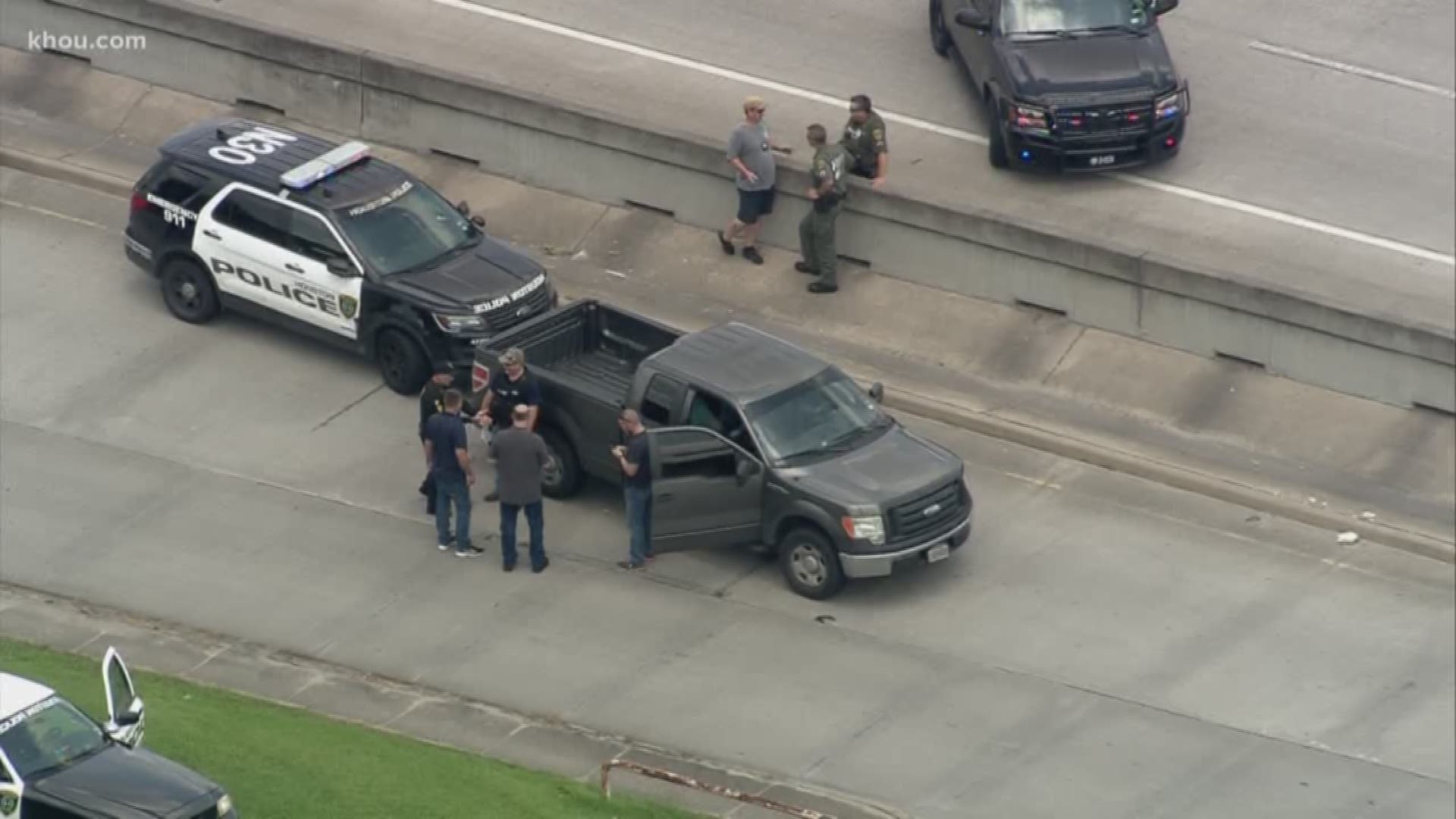 Highspeed police chase ends on Gulf Freeway service road near Broadway