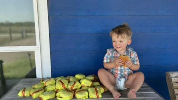 Texas toddler orders 30+ cheeseburgers while mom isn't looking