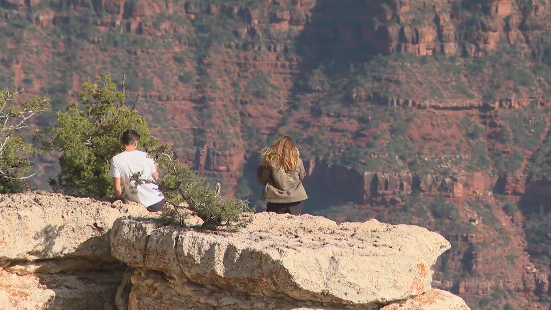 Grand Canyon trails reopen after chlorine gas leak | cbs8.com