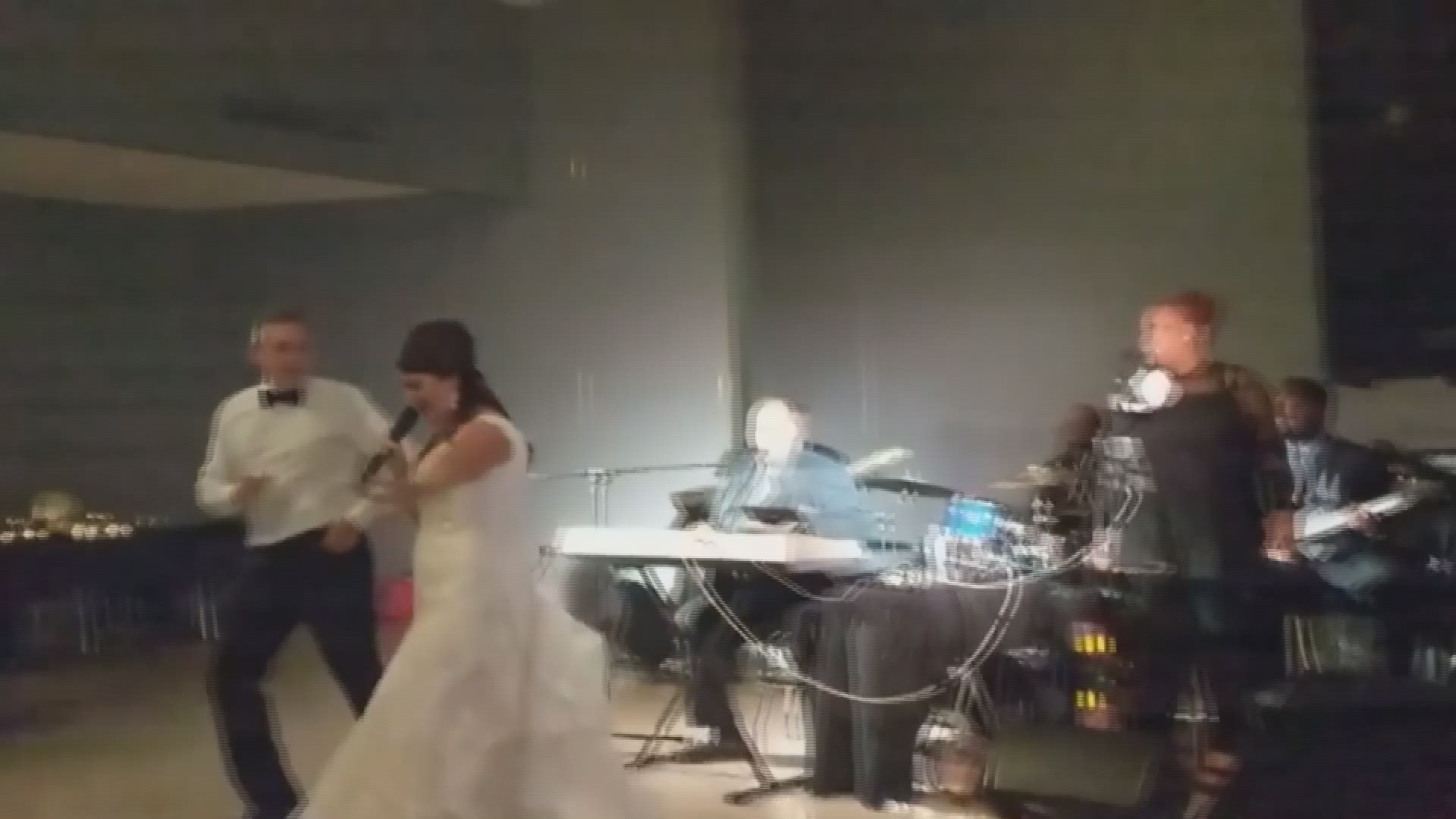 Blues national anthem singer performs &#39;Gloria&#39; at St. Louis couple&#39;s wedding | 0