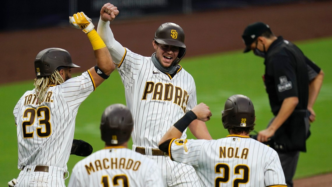 Padres' Manny Machado makes incredible catch; Rockies lose sixth