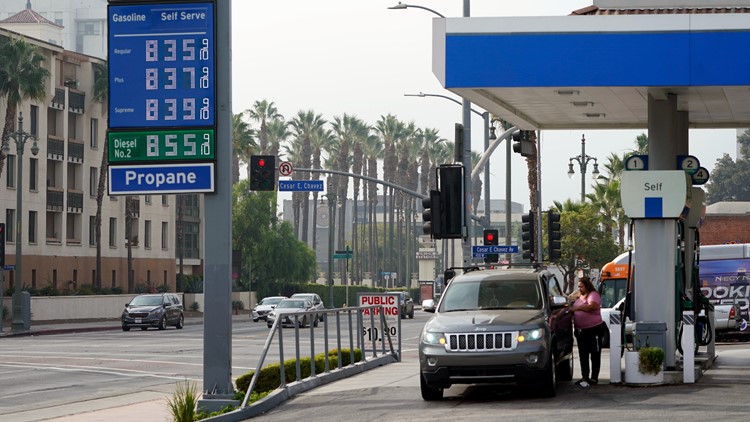 California lawmakers to meet, eye big oil's high gas prices