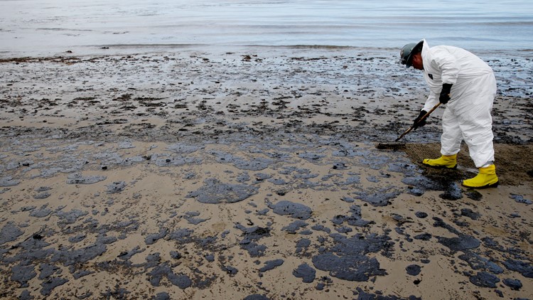 Judge approves $230M settlement in California oil spill case
