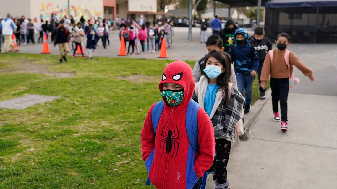 Omicron surge worsens teacher shortage, closing more schools - Vimarsana News