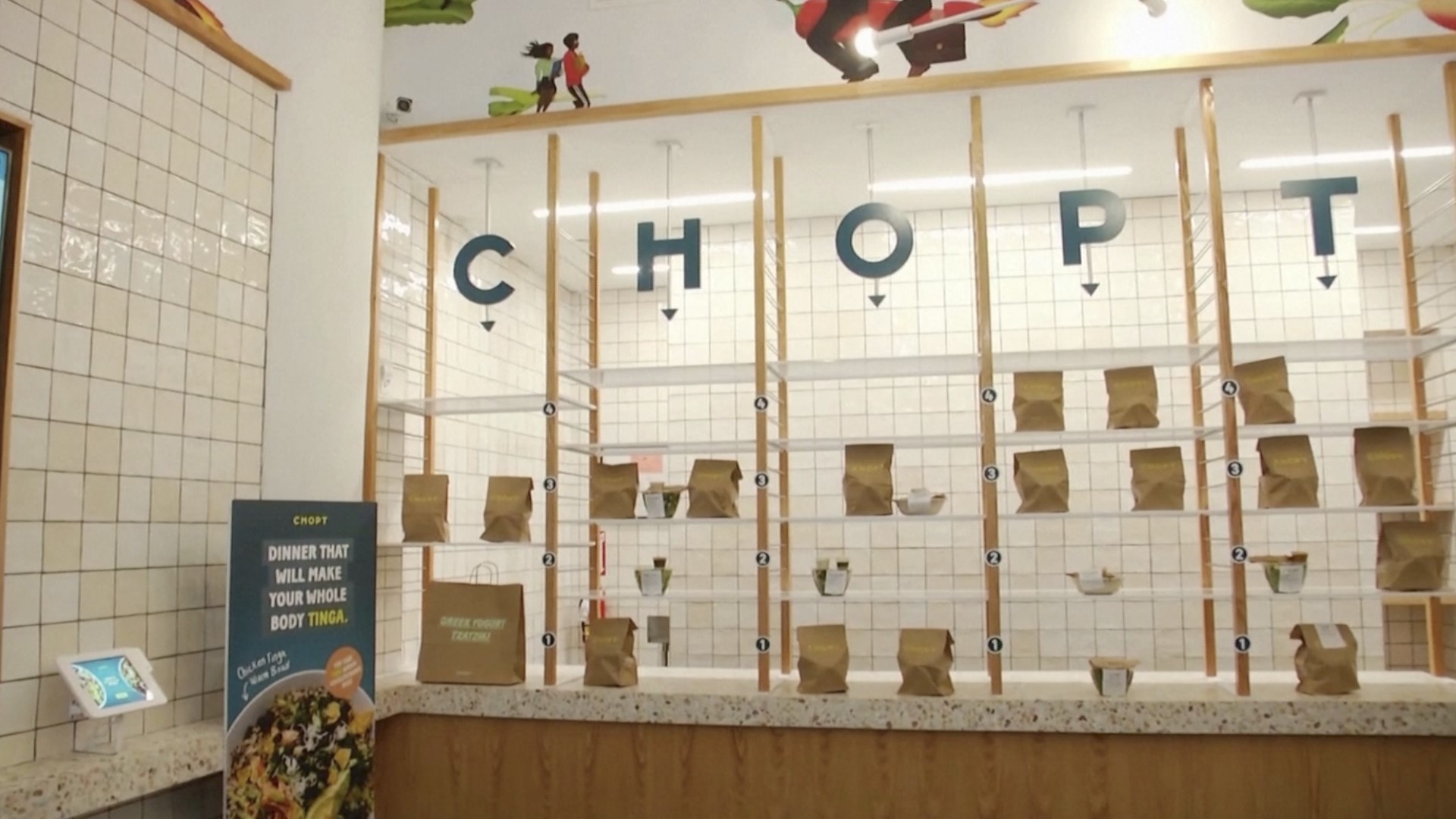 Fast Food Restaurants Are Removing Dining Tables In Favor Of Pick Up Delivery Cbs8 Com