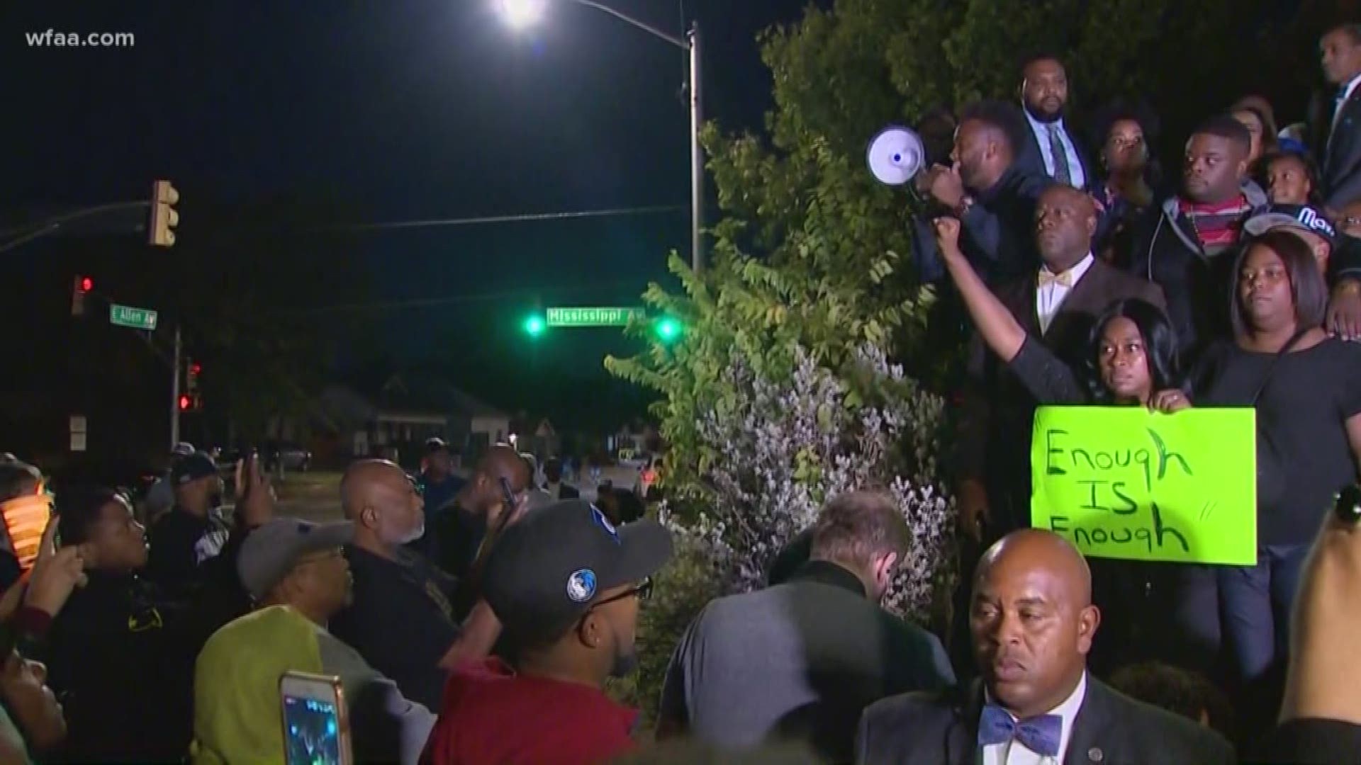 Fort Worth police officer kills woman inside her own home, officials ...
