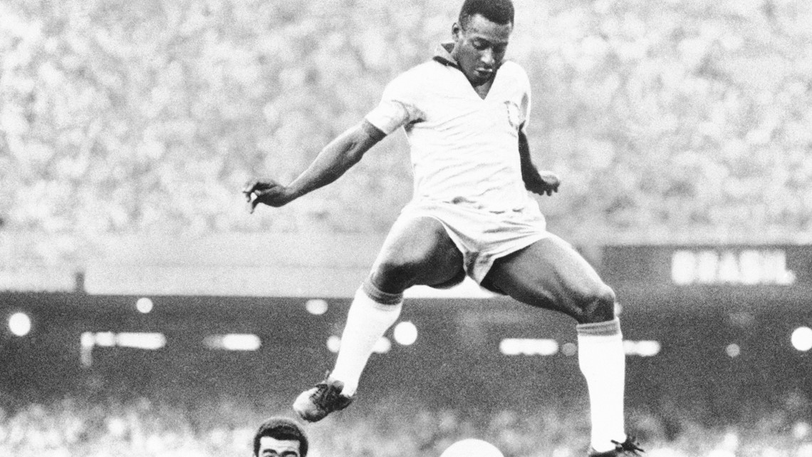 On a day like today in 1975 the @Pele joined the New York Cosmos