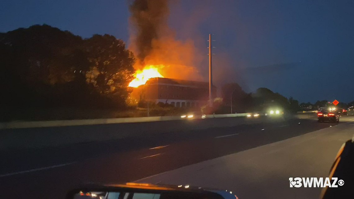 Macon-Bibb crews battle fire at office building on Baconsfield Dr ...