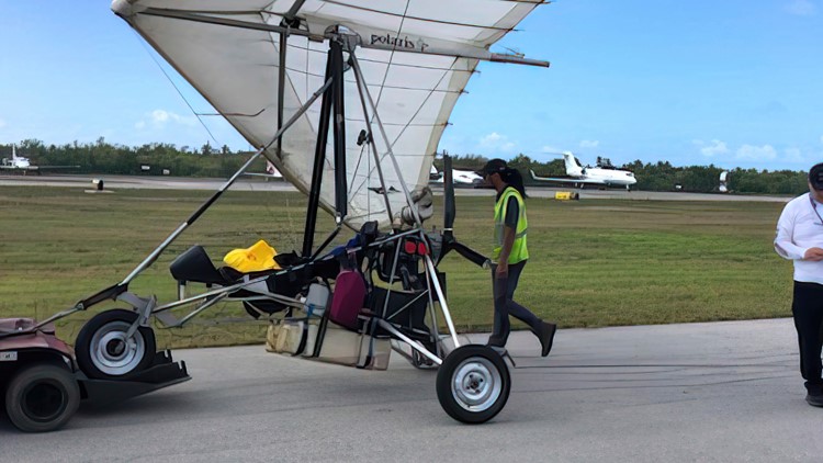 2 Cuban migrants fly into Florida on motorized hang glider
