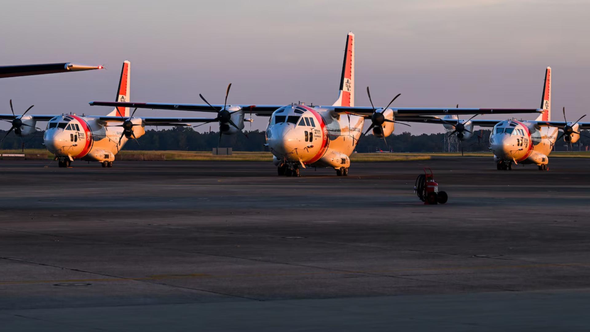 Life Rafdts 11 rescued from life raft after plane crashes off Florida coast | cbs8.com