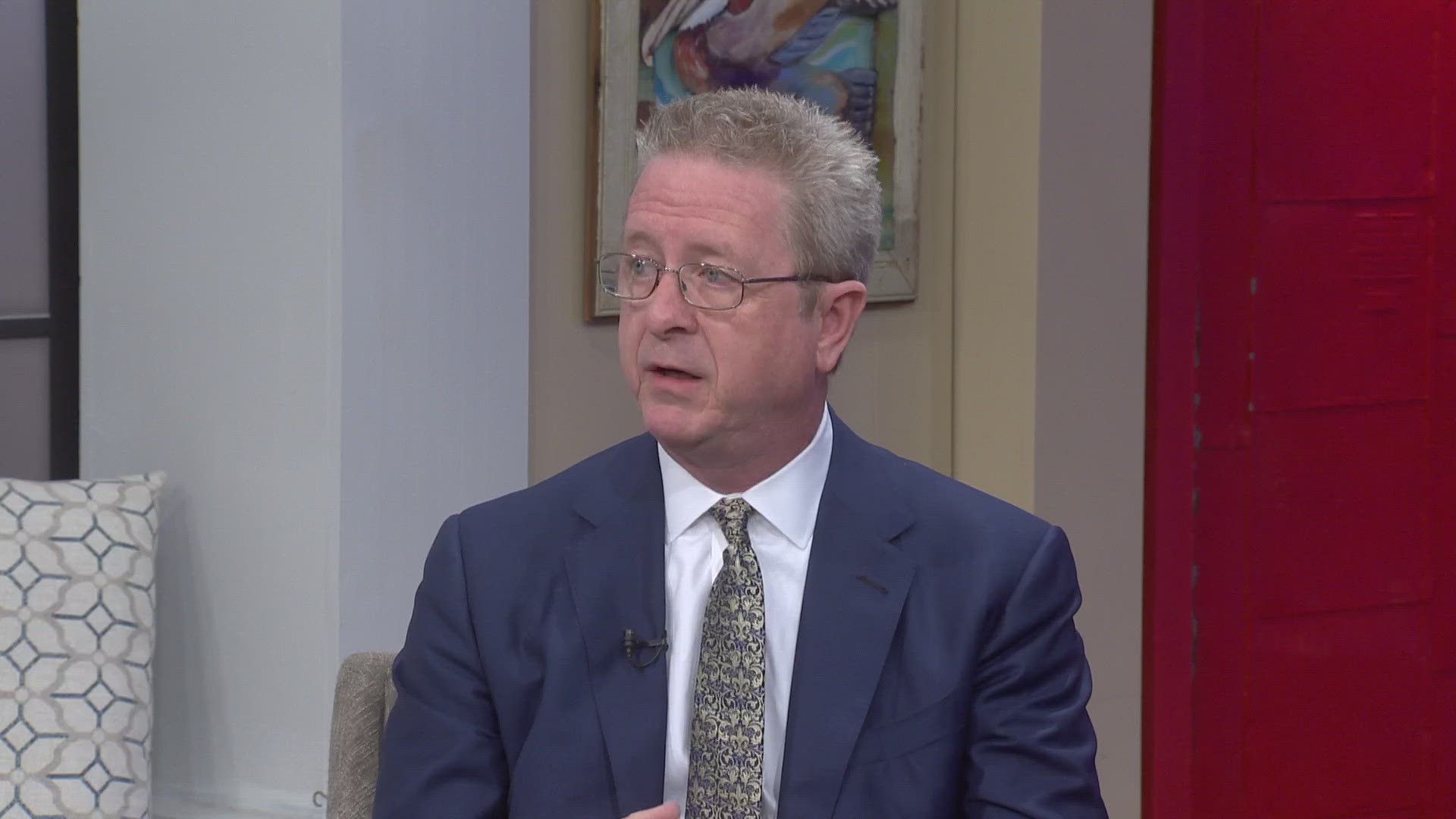 Financial advisor Gregory Ricks tells Leslie Spoon what's happening with SVB, what happens when a bank fails, what happens to your money and what to do.