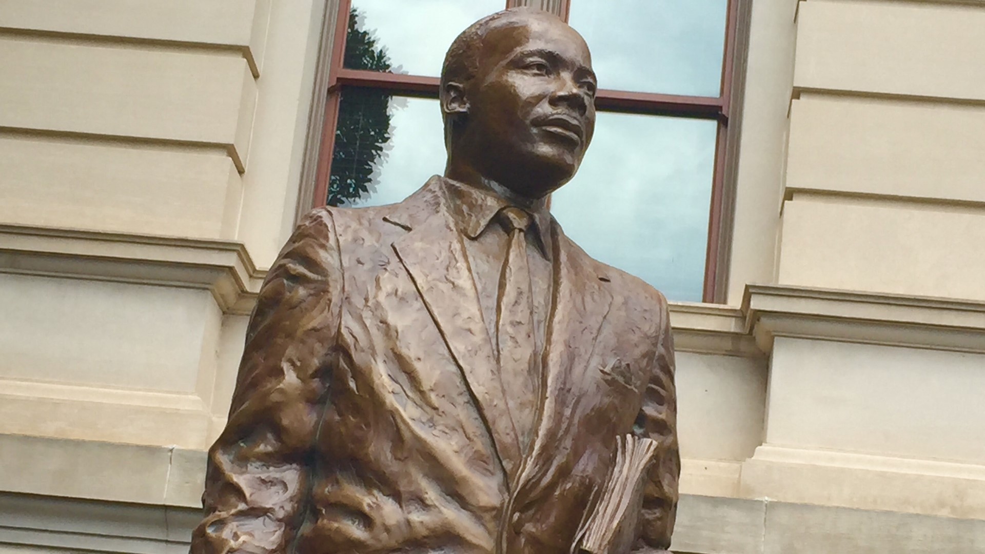 Photos | MLK Jr. statue unveiled at Georgia's State Capitol | cbs8.com