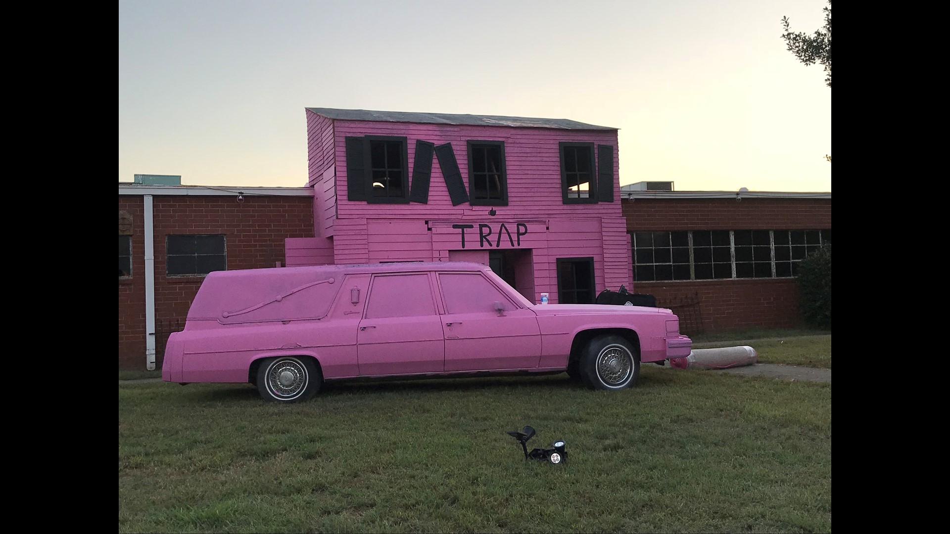 Chainz S Haunted Pink Trap House Here S What We Learned In The Sneak